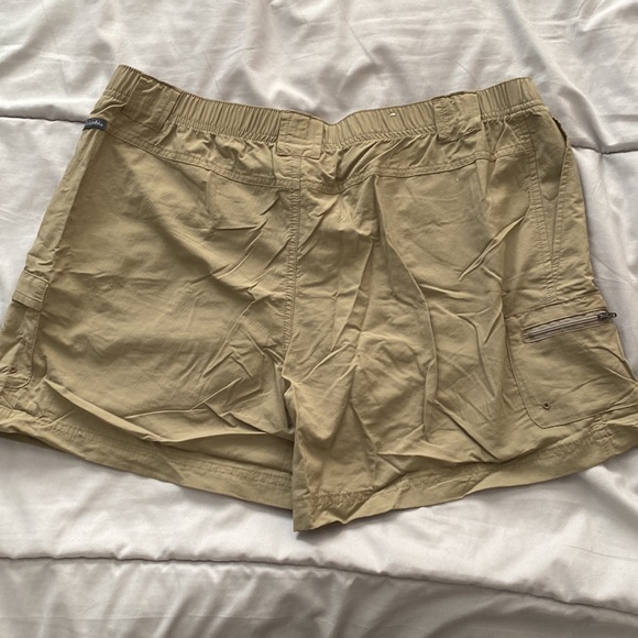Columbia Hiking Shorts - Picture 3 of 3
